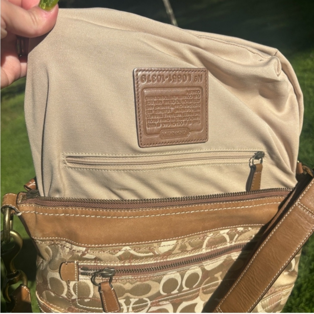 Coach Y2K Signature Tan and Brown Shoulder Bag EUC - Picture 5 of 15